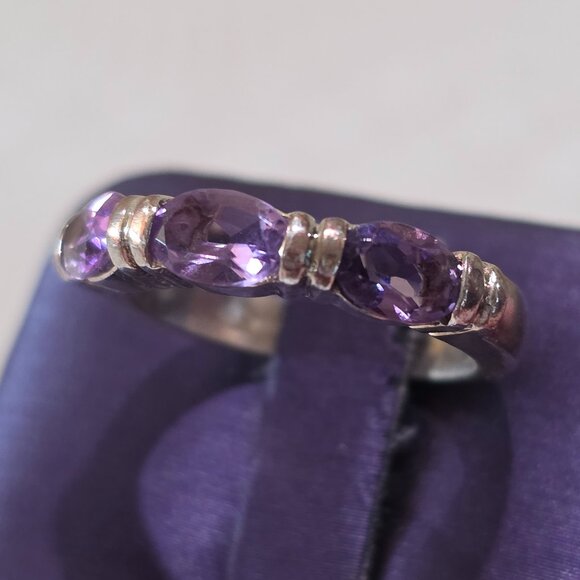 Vintage Oval Three Amethyst Purple Stone Gemstone Band Sterling Silver Ring SZ 5 - Picture 3 of 12
